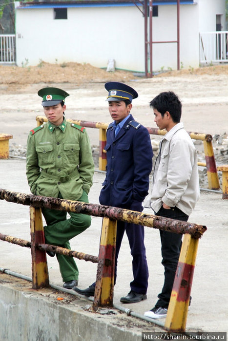 Разговор на троих Халонг бухта, Вьетнам