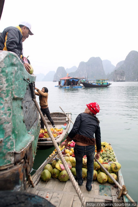 Туристическое судно берут штурмом Халонг бухта, Вьетнам