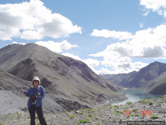 Священное озеро Ямдрок и перевалы над ним Тибет, Китай