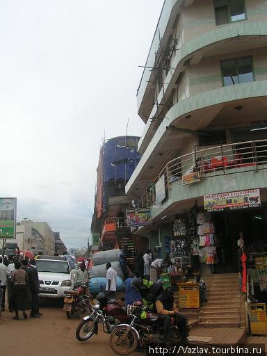 Магазины и лотки Кампала, Уганда