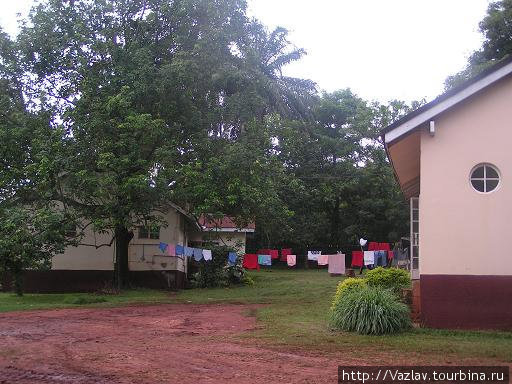 Бэкпекеры сушат бельишко Кампала, Уганда