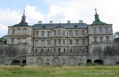 Своим появлением замок обязан Станиславу Конецпольскому, который в 1633 году купил здесь землю с небольшим деревянным укреплением у бояр Пидгорецких.