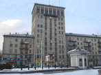 На улице Кирова, возле Театральной площади
