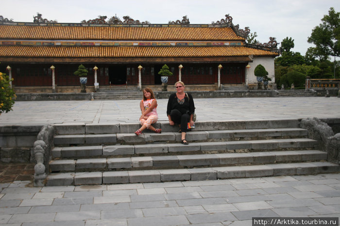 Хуэ, пурпурный дворец... бедненько, но чистенько (все подмели французы, потом американцы...) Дананг, Вьетнам