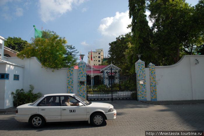 Вид с улицы на президентские аппартаменты Мале, Мальдивские острова
