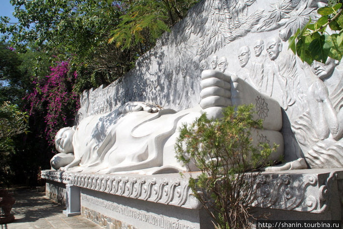 Лежащий Будда Нячанг, Вьетнам
