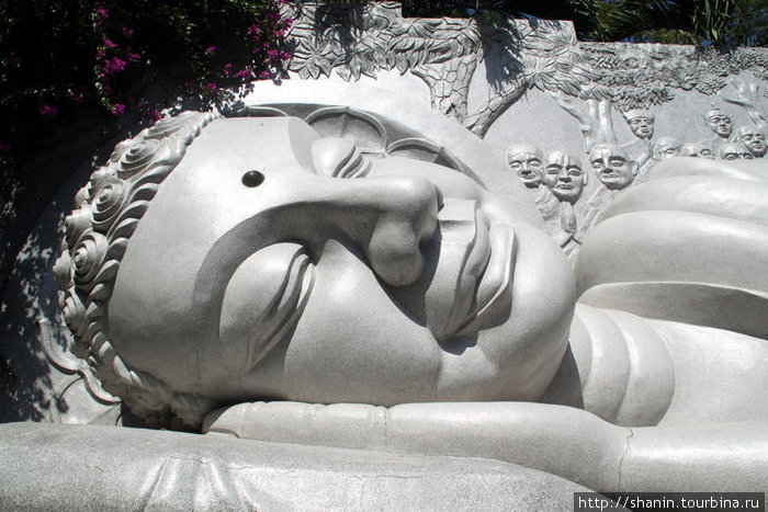 Голова лежащего Будды Нячанг, Вьетнам