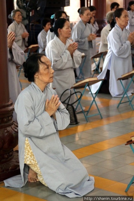 Монашки на молитве Нячанг, Вьетнам