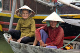 Вьетнамки на лодке