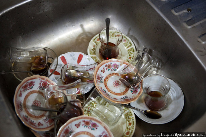 Пока я готовил фотоальбом про Навруз и отвечал на комментарии в своём блоге, было выпито вооооот столько чая. Ирак