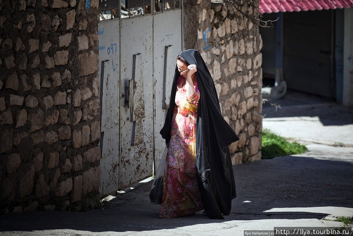 Тут живут арабы, в отличии от курдов, арабские женщины не любят фотографироваться. Провинция Дахук, Ирак