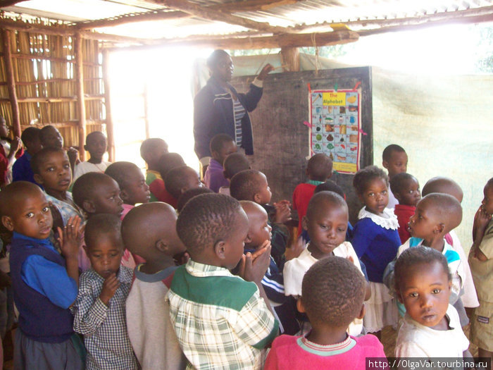 Дети из приюта разительно отличаются от деревенских Бафунда, Уганда