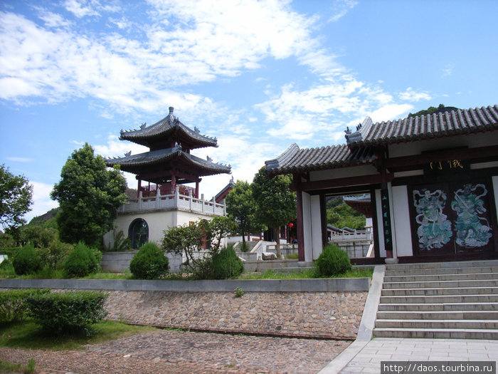 Лунхушань - весёлое Истинное Одно Парк горы Лунхушань, Китай