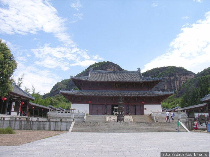 Лунхушань - весёлое Истинное Одно Парк горы Лунхушань, Китай