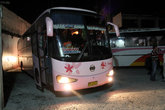 Ночной автобус в Манилу (Кубао — один из 17 манильских городов-спутников)