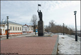 Памятник умершему здесь Александру Невскому