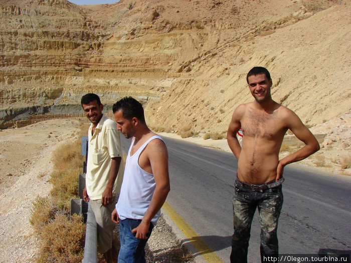 Друзья из Иордании, познакомились, конечно, благодаря автостопу Иордания
