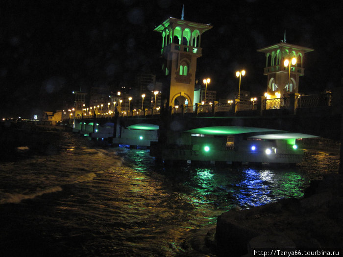 Вид Александрии ночью Александрия, Египет