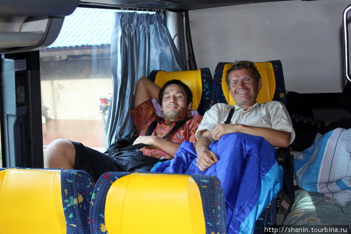 В автобусе можно устроиться с комфортом