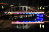 Мост на реке Сингапур новогодней ночью