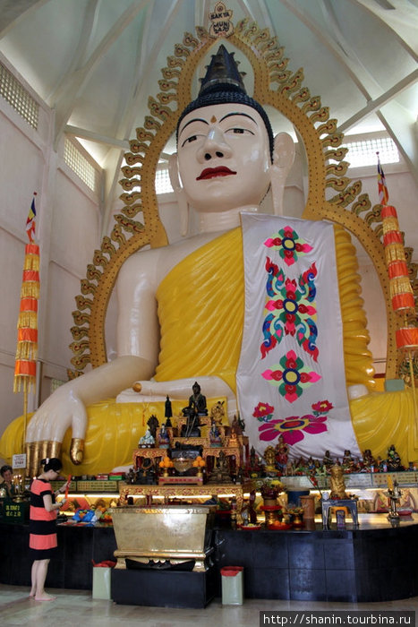 Гигантский сидящий Будда Сингапур (город-государство)