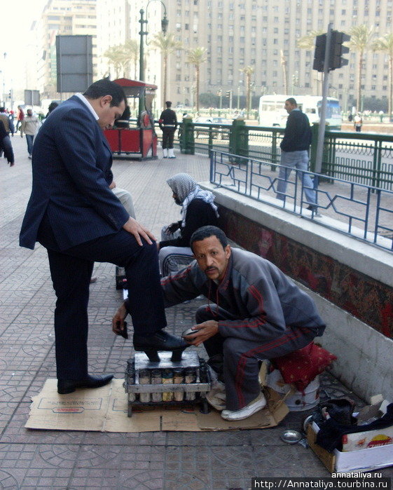 Чистка обуви. Каир, Египет