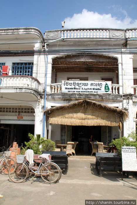 Здание, оставшееся в память о французских колонизаторах Кампот, Камбоджа