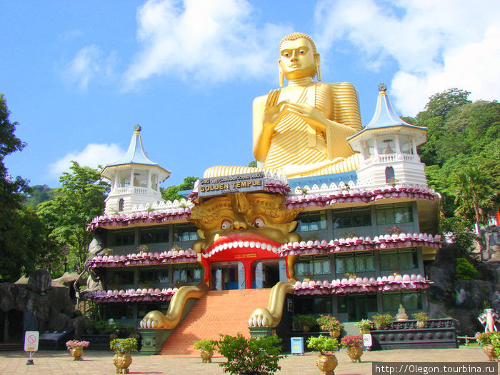 Нижний храм в Дамбуле Дамбулла, Шри-Ланка