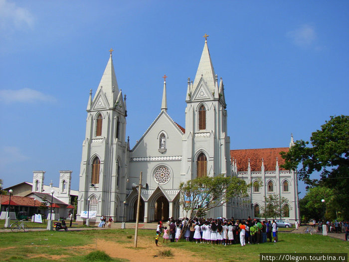 В Негомбо много церквей Негомбо, Шри-Ланка