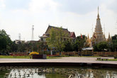 Буддистский храм и фонтан