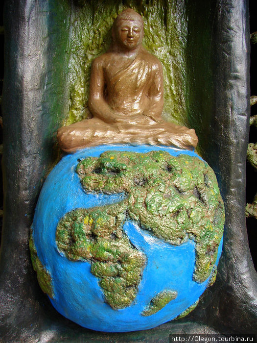 Будда и шар земной Шри Пада Пик (Пик Адама 2243м)  заповедник дикой природы, Шри-Ланка