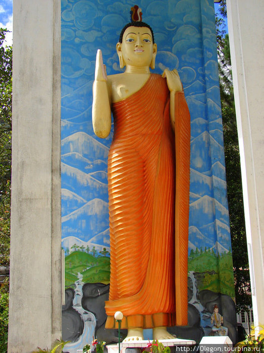Большой стоящий Будда Шри Пада Пик (Пик Адама 2243м)  заповедник дикой природы, Шри-Ланка