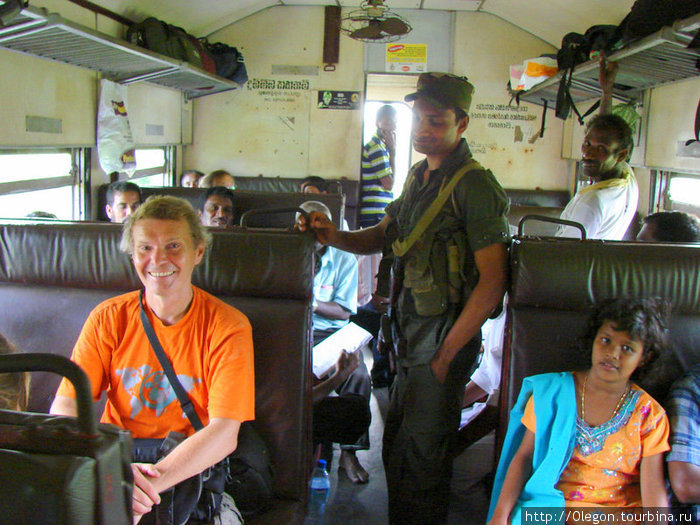 Поезда охраняются вооружеными солдатами Бадулла, Шри-Ланка