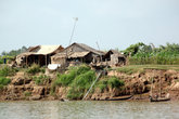 На берегу Меконга деревни и плантации
