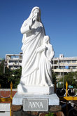 Статуя у католического собора