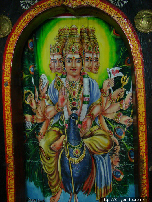 Внутри храма должно всё быть красочно Шри-Ланка