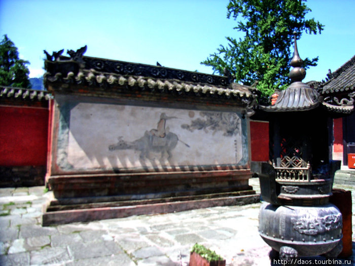 Древний экран, изобржающий Лао-цзы верхом на быке Уданшань, Китай