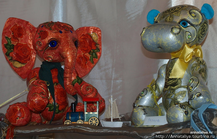 Слоны и бегемоты. Москва, Россия