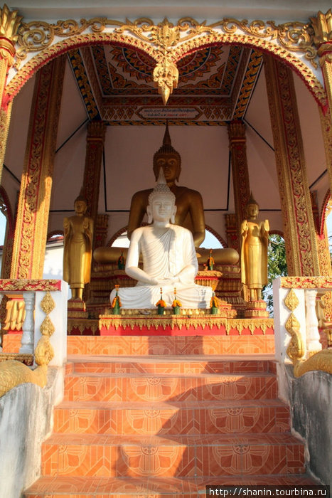 Ступени к Будде Вьентьян, Лаос