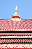 Черепичная крыша храма
