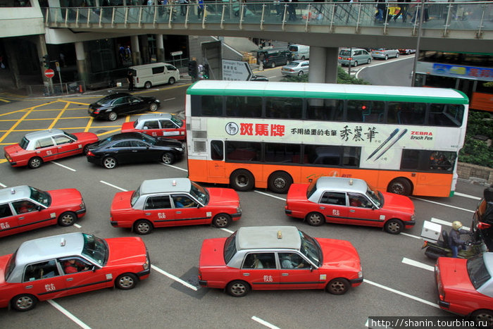 Двухэтажные автобусы и такси — основные виды наземного транспорта