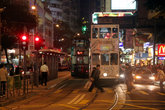 Ночь в Гонконге — наземный транспорт продолжает работать