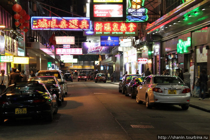 Ночная улица в Коулуне Коулун, Гонконг