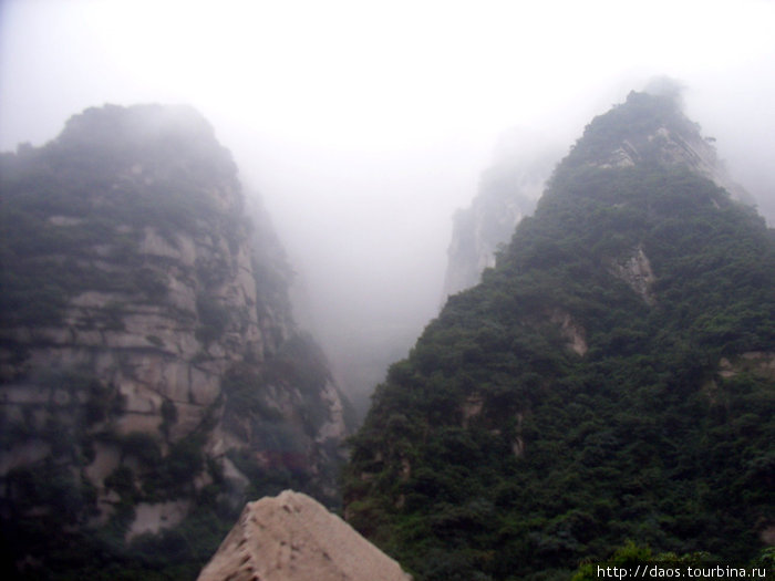 Поход на Хуашань в проливной дождь Хуашань, Китай