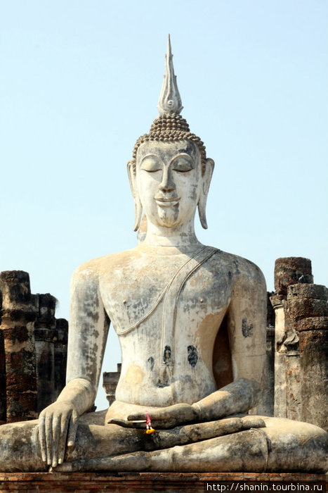 Будда в монастыре Ват Махатхат Сукхотай, Таиланд