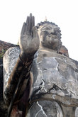 Будда с открытой ладонью правой руки