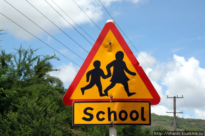Дети спешат в школу Остров Вити-Леву, Фиджи