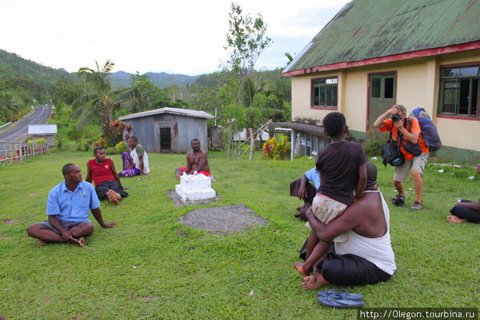 Знакомство с местными началось с фотографирования Остров Вити-Леву, Фиджи