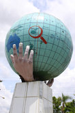 Глобус, где обозначенно- Фиджи здесь
