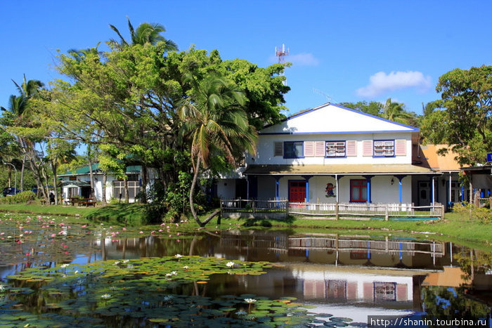 Двухэтажный дом на берегу пруда Остров Вити-Леву, Фиджи